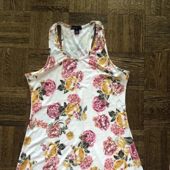 Sumer Dress 🌼 - Picture 2 of 5